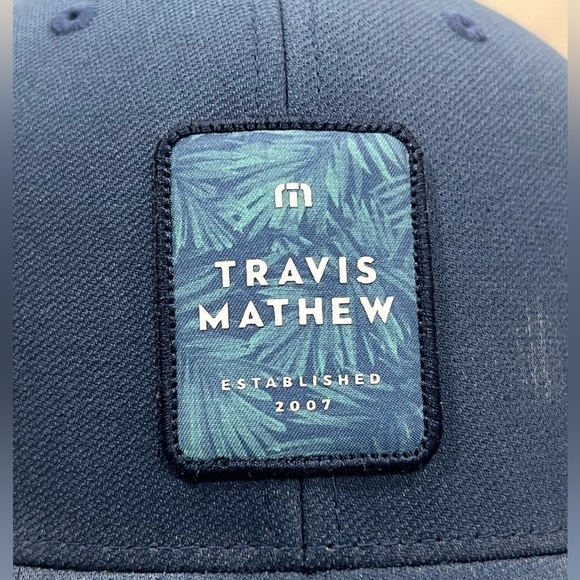 Travis Mathew Flex Fit Large/XL Navy Embroidered Latch Logo Golf Hat - Picture 2 of 6